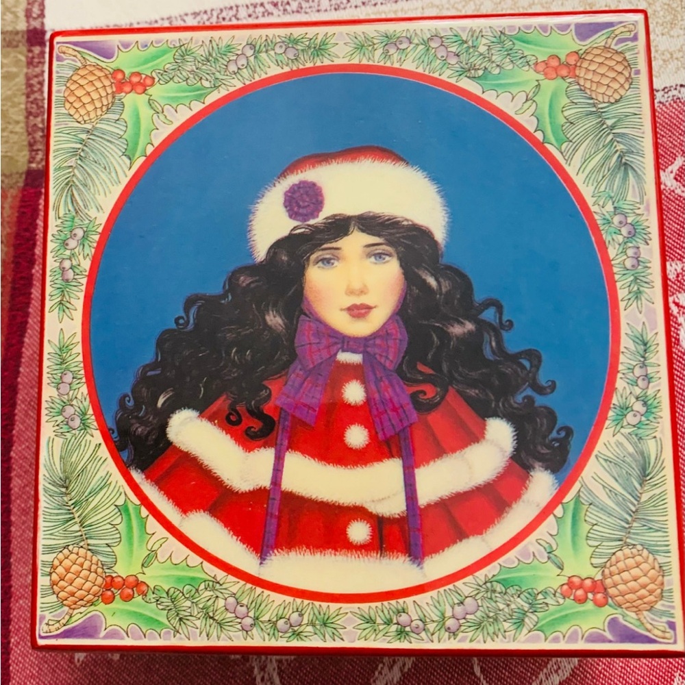 Musical Trinket Box, Enamel Finish, Victorian Theme
